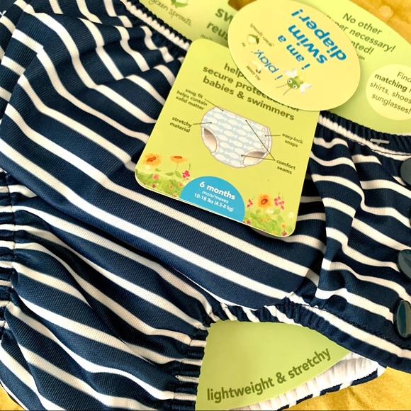 ✨ i play by Green Sprouts Stripe Swim Diaper Sun Hat Set - Picture 3 of 10